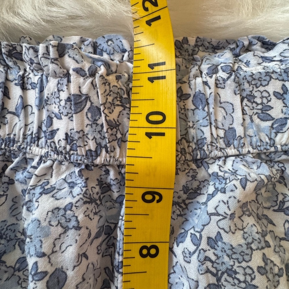 Hollister Size M Floral Ruffle Hem Shorts - Picture 7 of 8